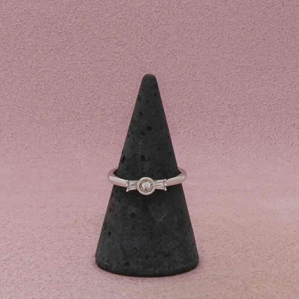 Kay Jewelers Sterling Silver Emmy London Diamond Round Bezel Set Ring Size 6.75